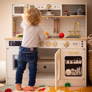 Interaktīvā XXL koka virtuve ar piederumiem un LED apgaismojumu - divlīmeņu