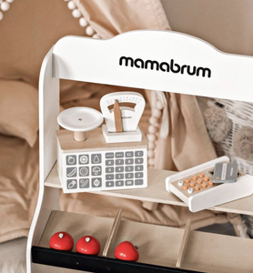 Mini tirdziņš - veikals ar svariem, terminālu, maksājumu karti un augļiem