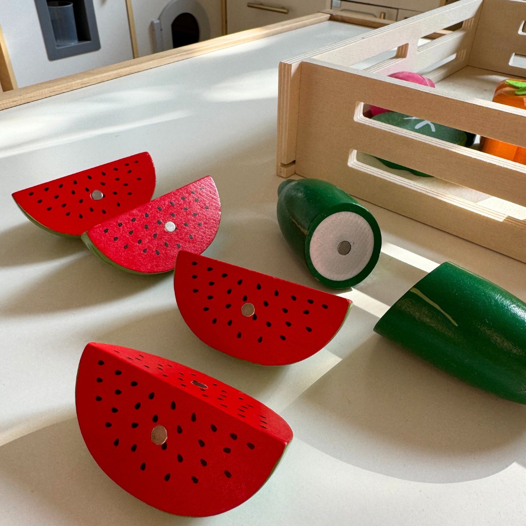 Koka augļi un dārzeņi griešanai