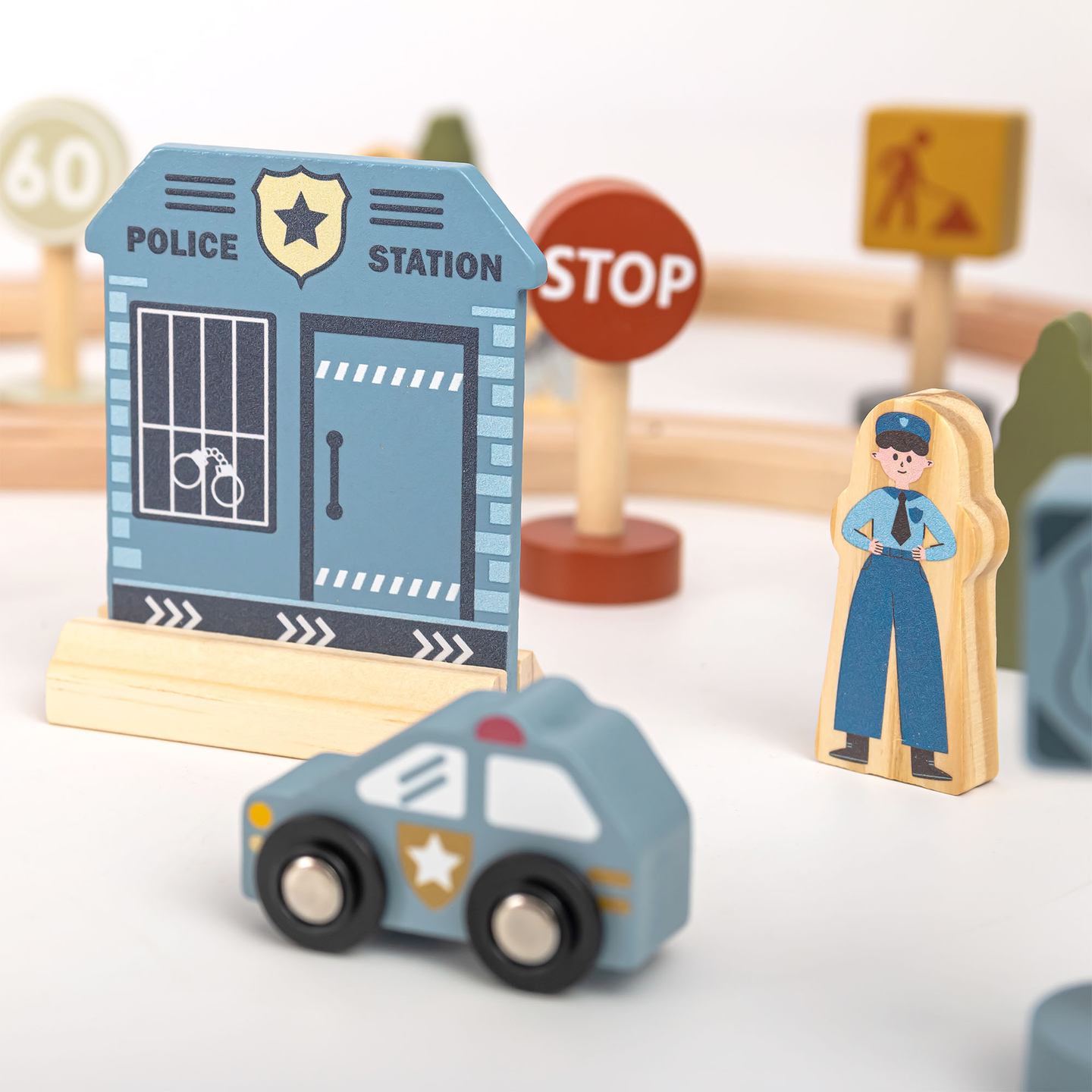 Koka pilsētas dzelzceļš ar elektrovilcienu - pārvietojamu celtni, kuģi, tiltiem