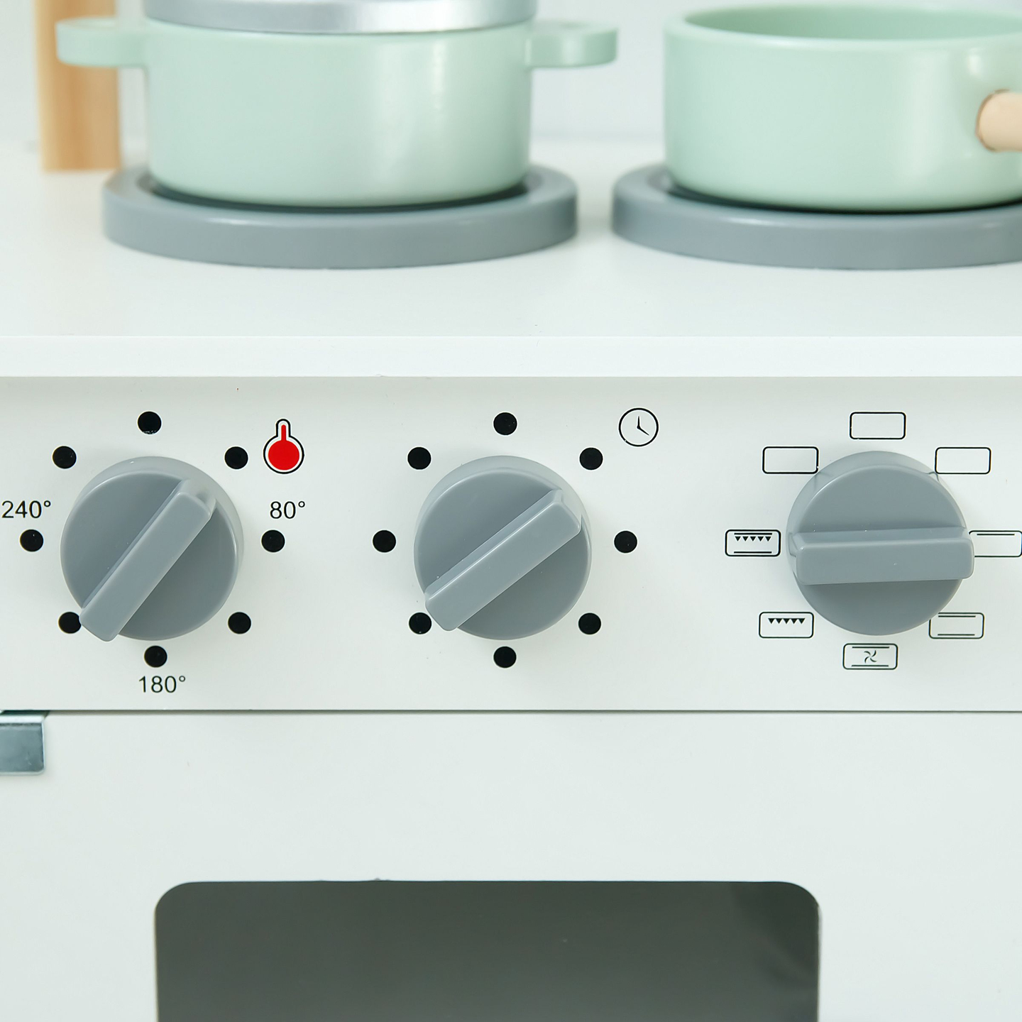 Koka bērnu virtuve ar mikroviļņu krāsni