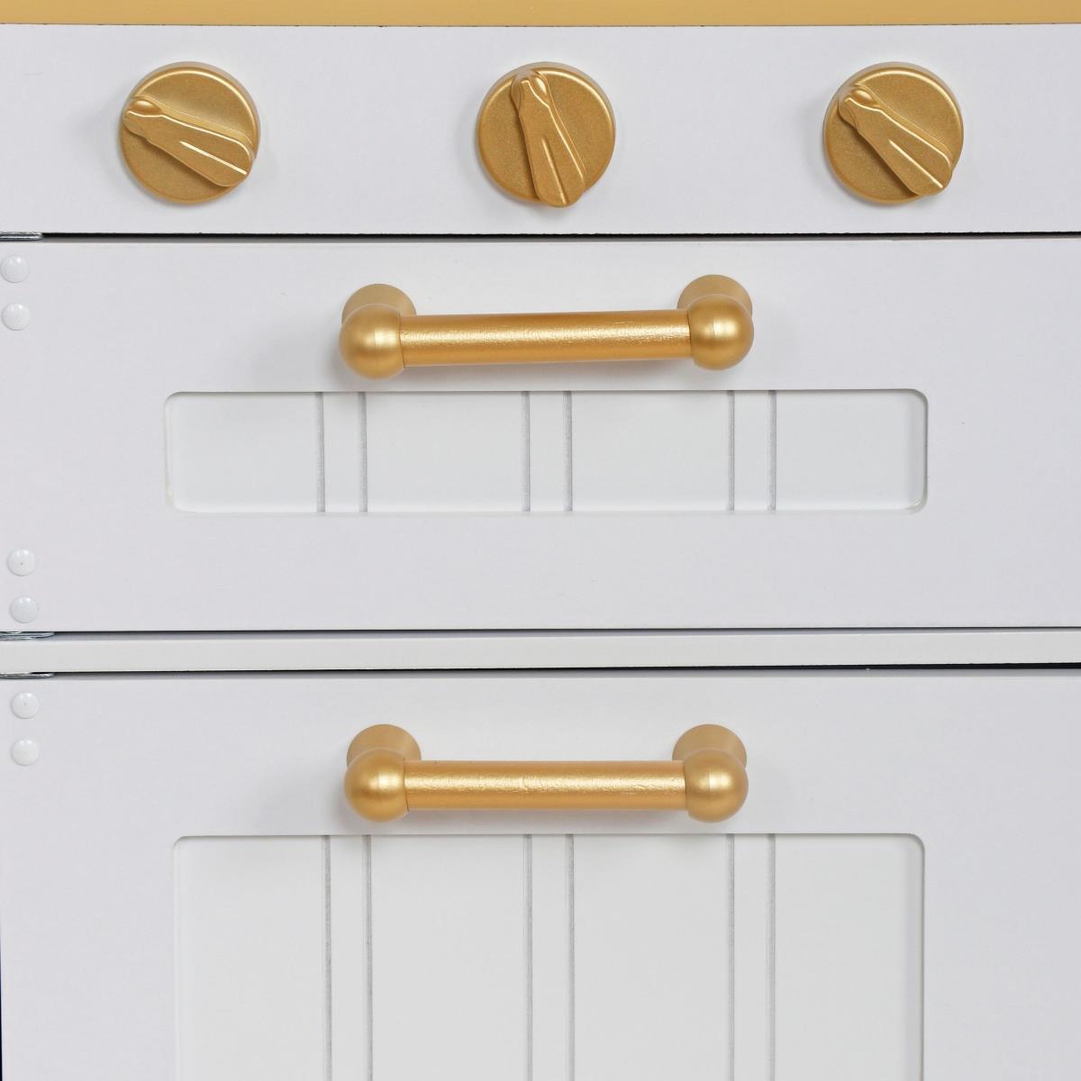 Koka balta virtuve ar piederumiem un priekšautu