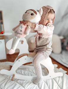 Koka šūpuļzirgs - balts - no 12 mēnešiem.