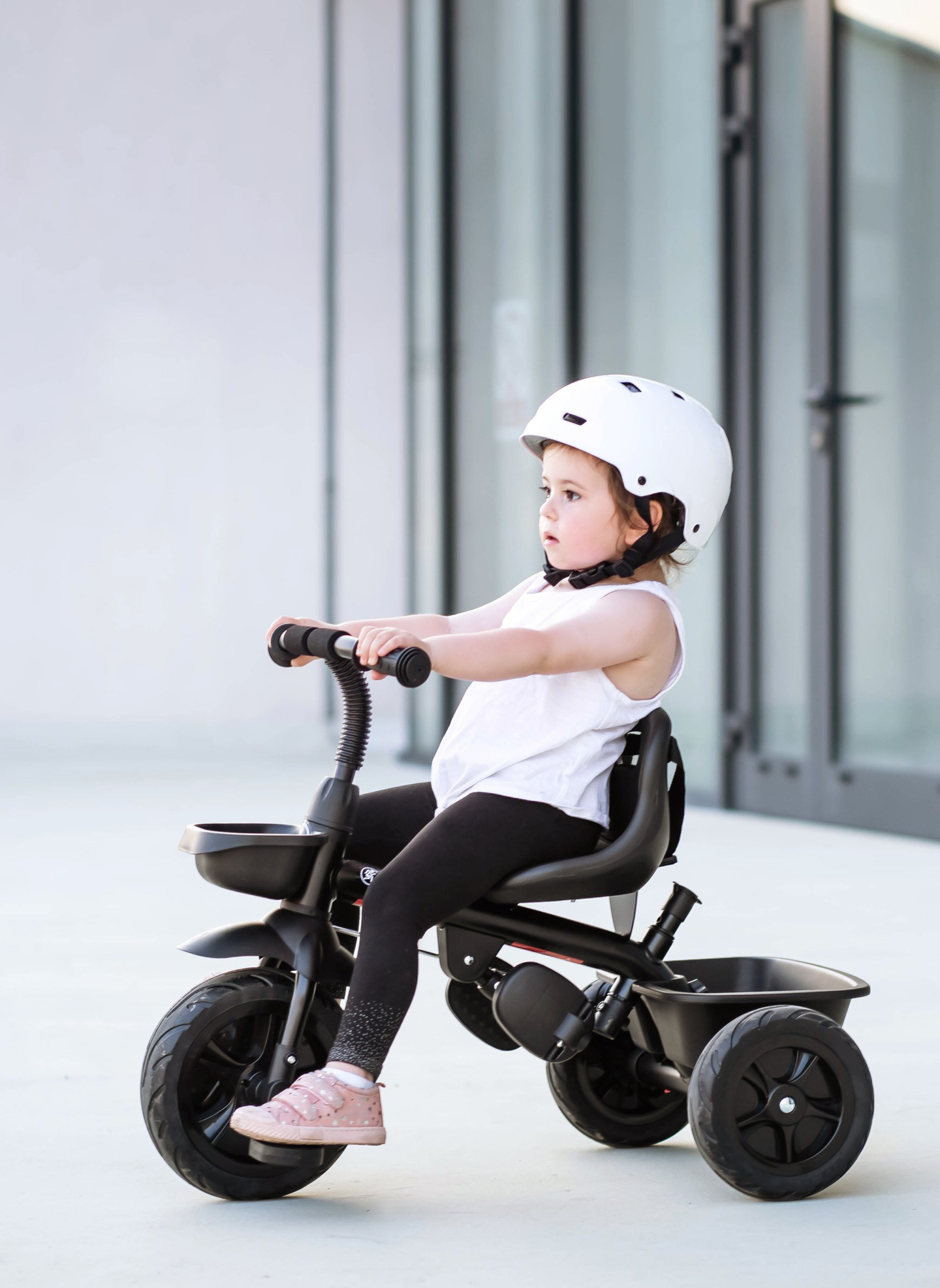 HyperMotion TOBI VECTOR trīsritenis - mūžīgie piepūšamie riteņi + stūres stienis. Krāsa: melna.