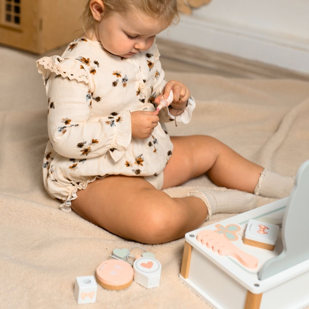 Bērnu koka tualetes galdiņš ar piederumiem