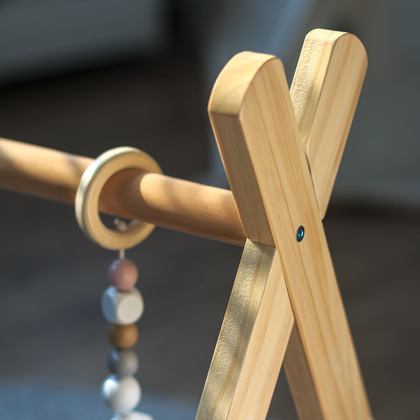 Baby Gym koka izglītojošs stends - balta krāsa