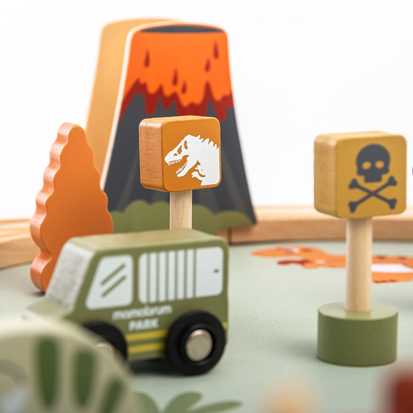 Dino Park koka vilcieniņš ar neslīdošu paklāju - dinozauri, vilcieniņš, sliedes, vulkāns, zvaniņš