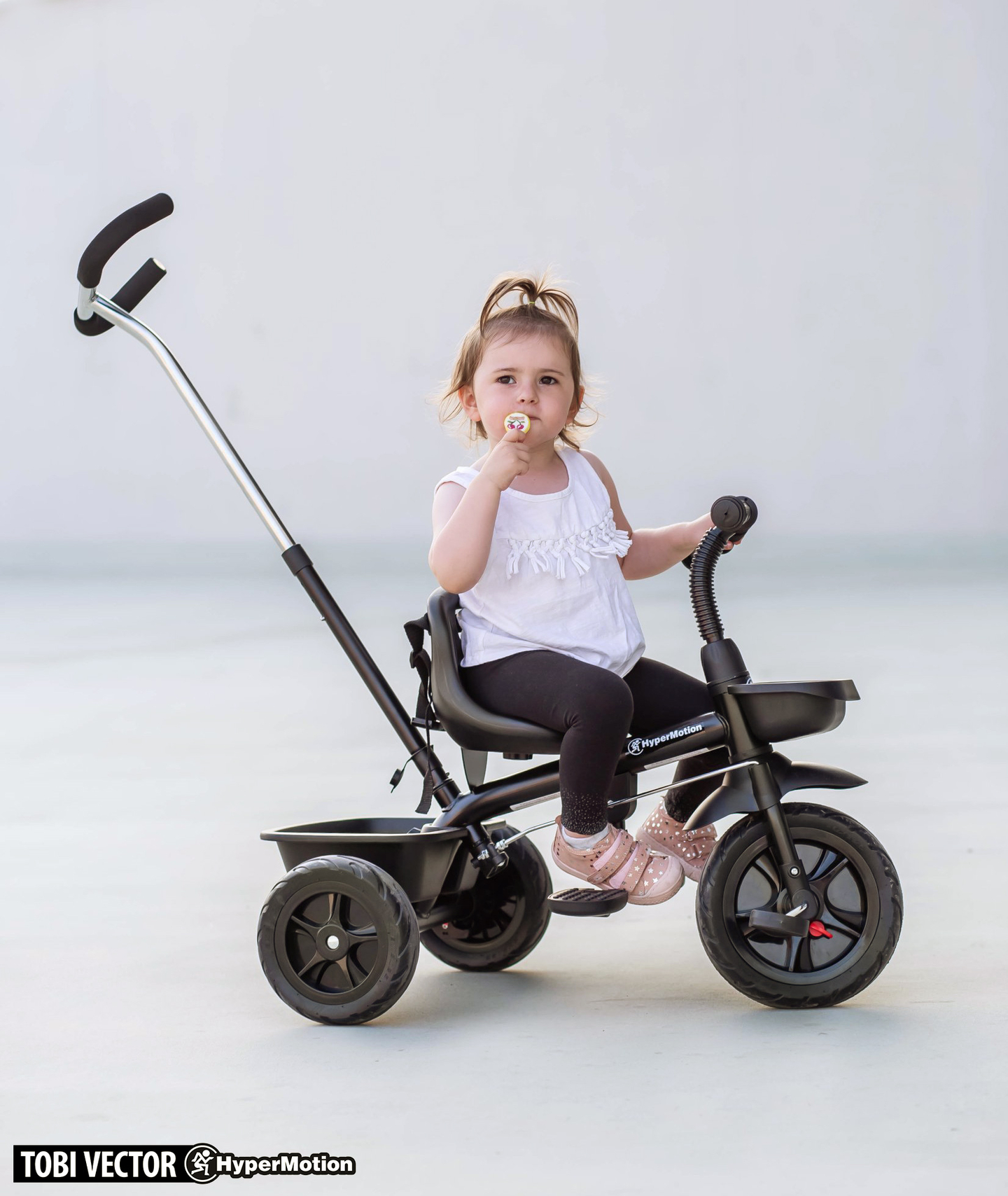 HyperMotion TOBI VECTOR trīsritenis - mūžīgie piepūšamie riteņi + stūres stienis. Krāsa: melna.