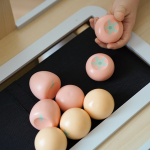 Koka dārzeņu tirgus - liels XXL stends, veikals ar spēļu kases aparātu