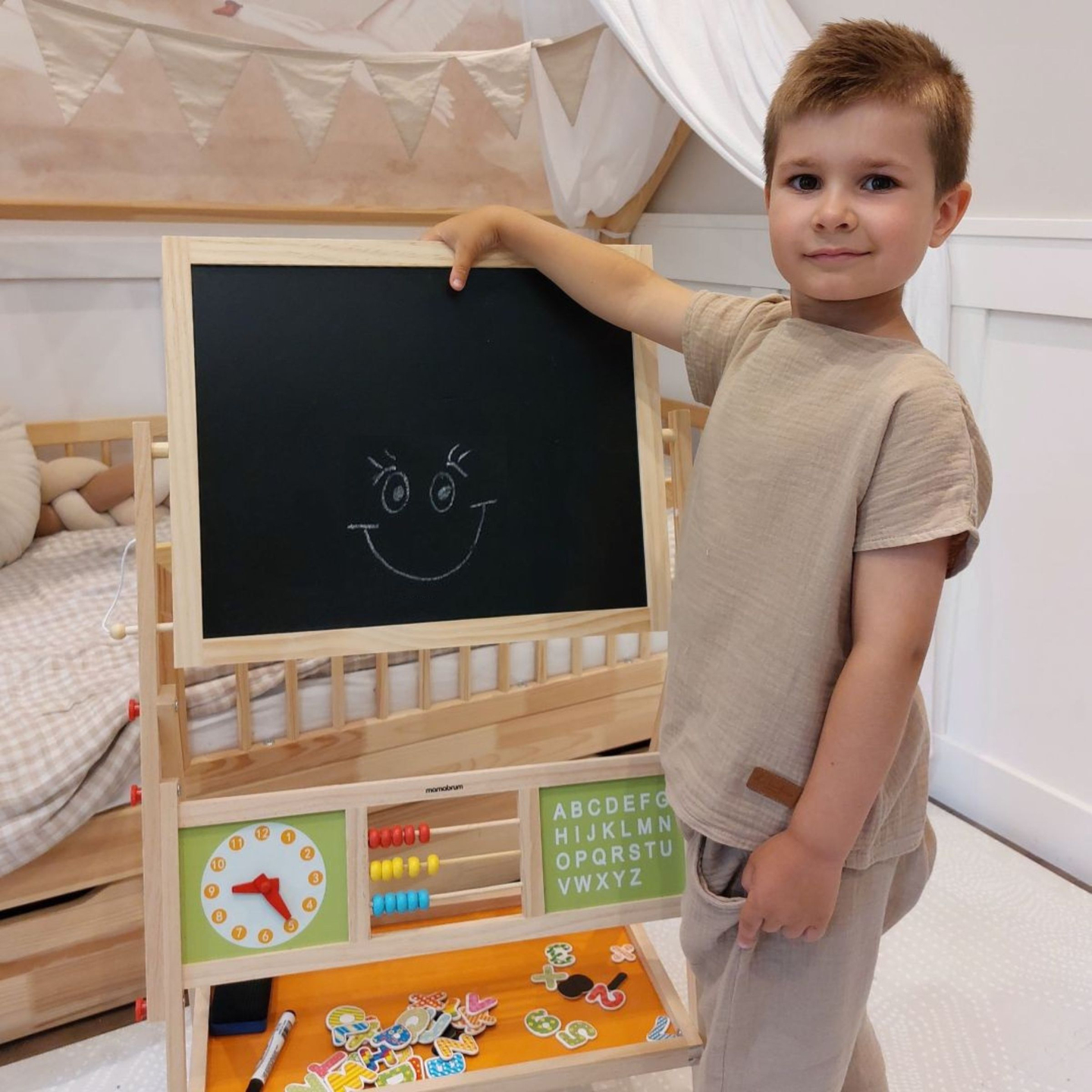 Liela izglītojoša divpusēja tāfele: magnētiskā un krīta tāfele - sausā izdzēšamā tāfele, koka