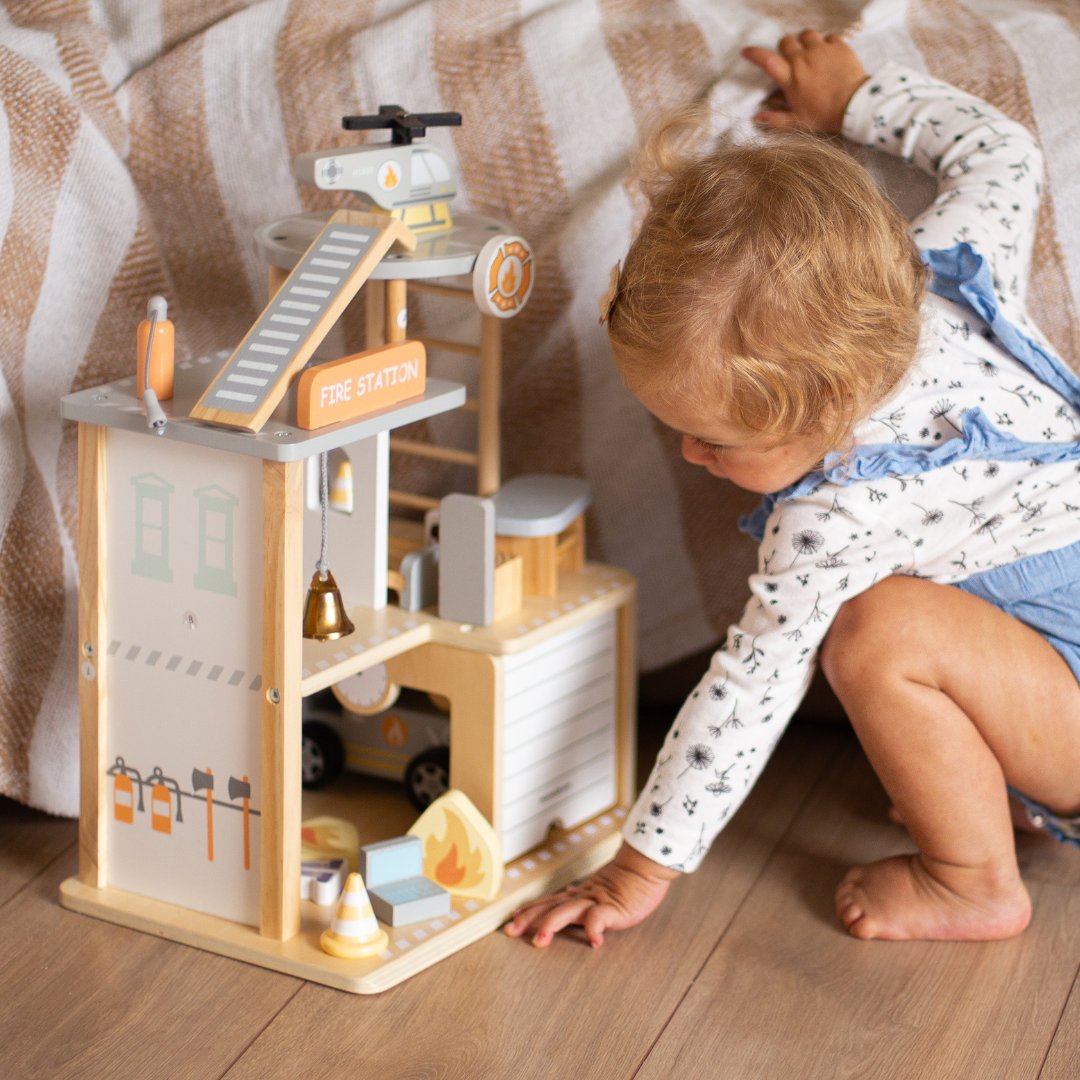 Koka ugunsdzēsēju stacija ar piederumiem, ugunsdzēsēju brigāde