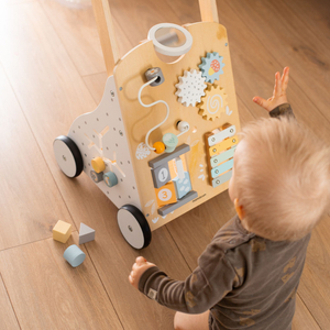 Izglītojoša koka staigule 8in1 / bērnu stūmējs - manipulatīvā tāfele