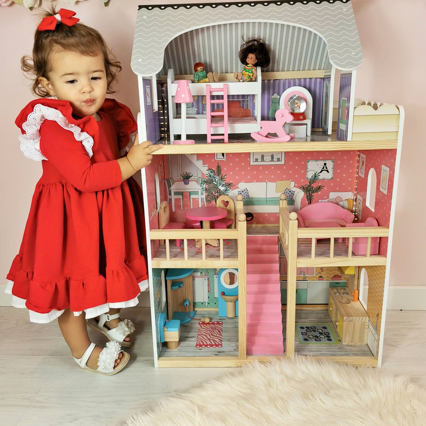 Liela koka trīsstāvu leļļu māja ar terasi, mēbeļu komplektu un LED apgaismojumu!