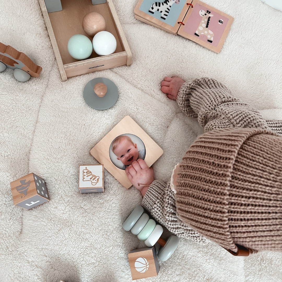 Montessori izglītības kaste zīdaiņiem - 6 rotaļlietas