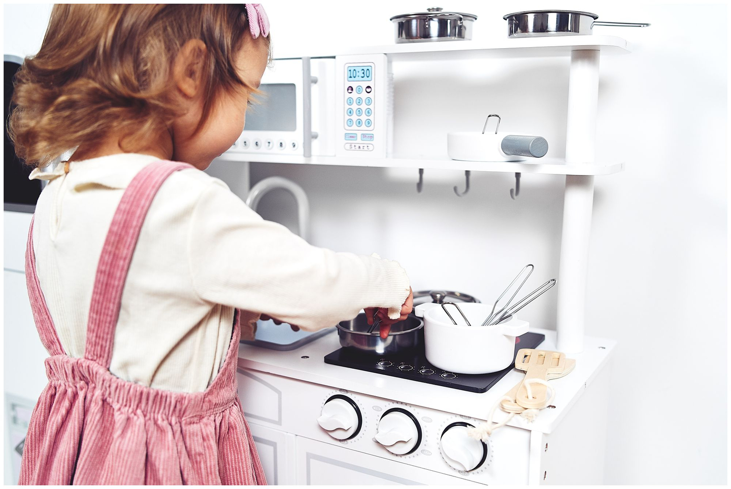 Lieli koka virtuves piederumi un priekšauts