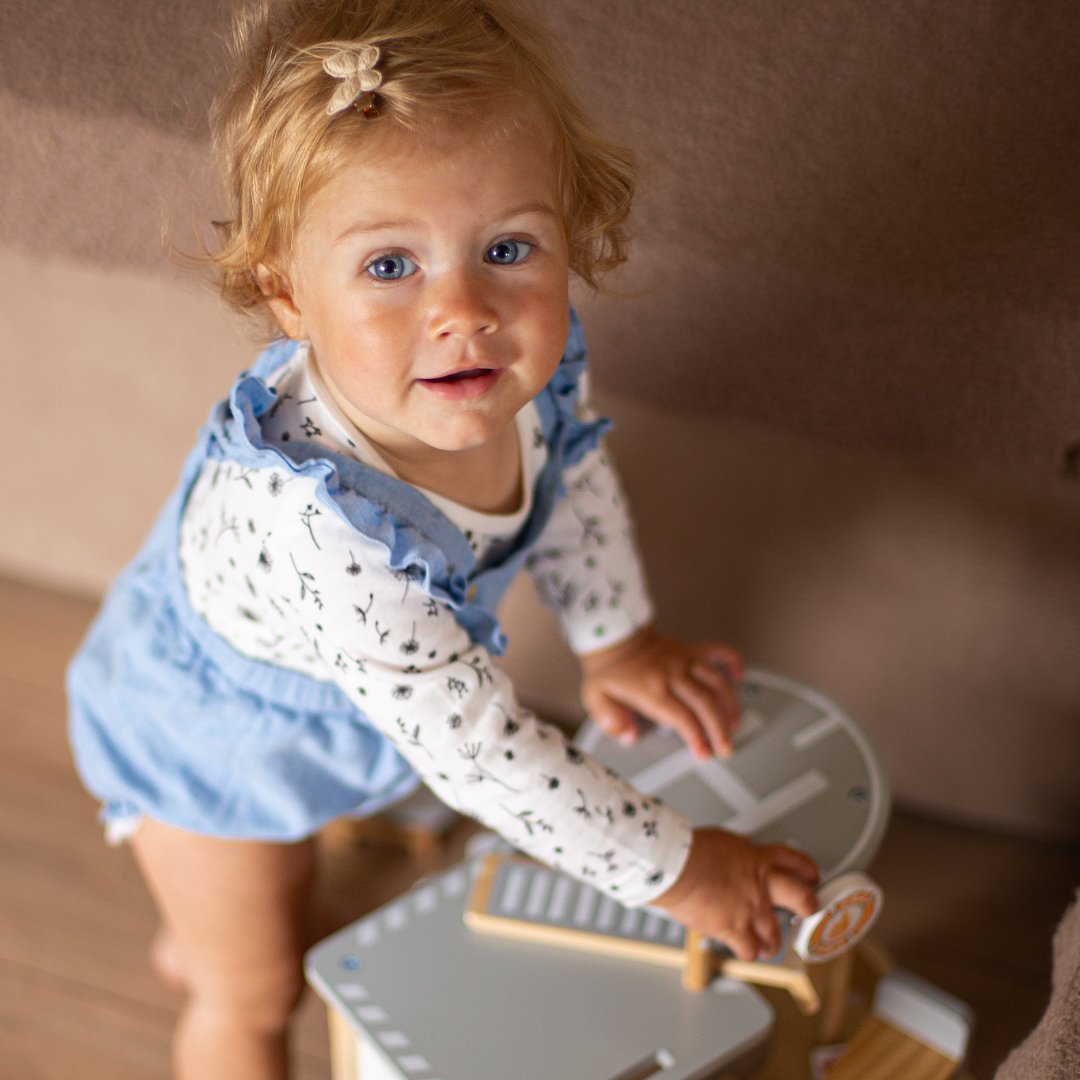 Koka ugunsdzēsēju stacija ar piederumiem, ugunsdzēsēju brigāde