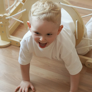 Koka iekštelpu rotaļu laukums bērniem - mājiņa ar kāpnēm un slidkalniņu